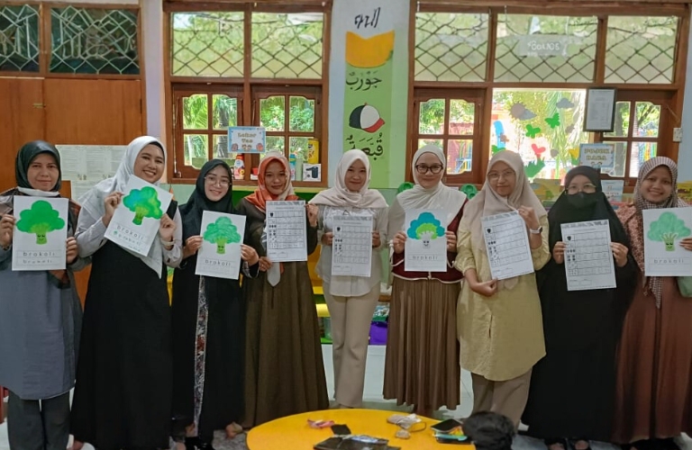 Tk ababe gelar parenting education ajak orang tua rasakan pengalaman belajar anak