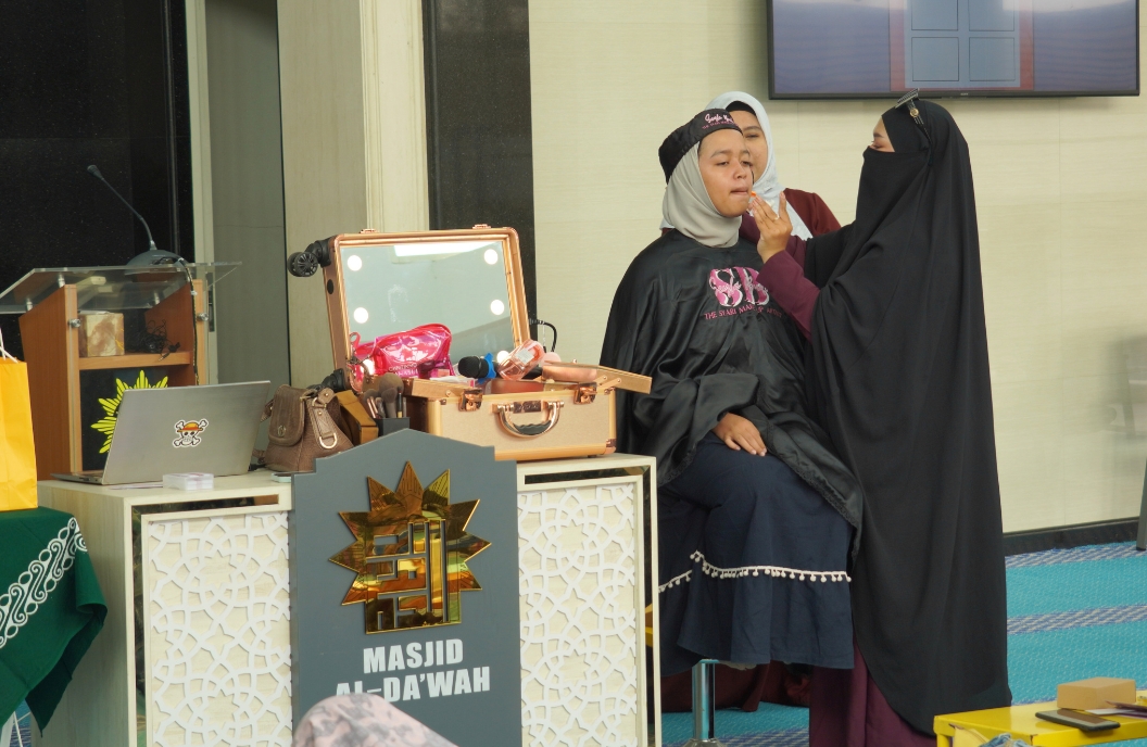 Beauty Class for Muslimah Seyla Budi Bagikan Langkah Praktis MUA Syari di Masjid Al Dakwah Geluran