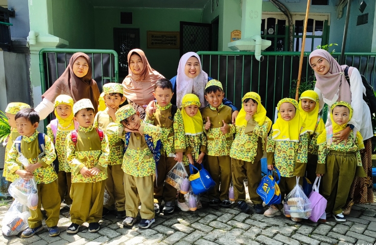 Dalam Momen Hari Guru, TK ABA Bebekan Gelar Home Visit untuk Perluas Pengalaman Belajar Anak