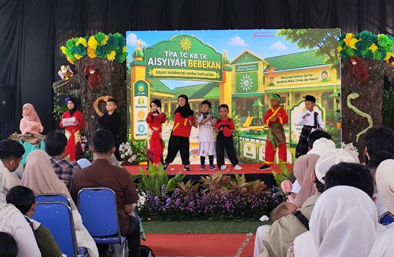 Tidak hanya menjadi seremoni pelepasan, Ajang Gelar yang mengusung tema "Petualangan Ajaib di ABABE" ini juga menjadi wadah bagi seluruh peserta didik mulai dari Toddler Class (TC), Kelompok Bermain (KB), hingga Taman Kanak-kanak (TK) untuk menampilkan berbagai kemampuan dan bakat yang telah dikembangkan selama mengikuti pembelajaran di ABABE School.
